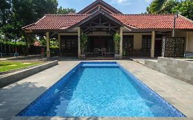 Sareh Villa By The Lavana